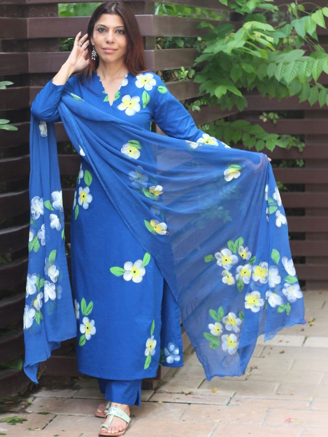 Aaghnya Women Floral Printed Regular Kurta with Trousers & With Dupatta - view 1