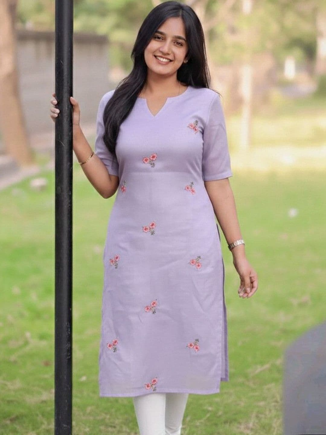 HETURAJ FASHION Floral Embroidered Thread Work Thread Work Kurta - view 1