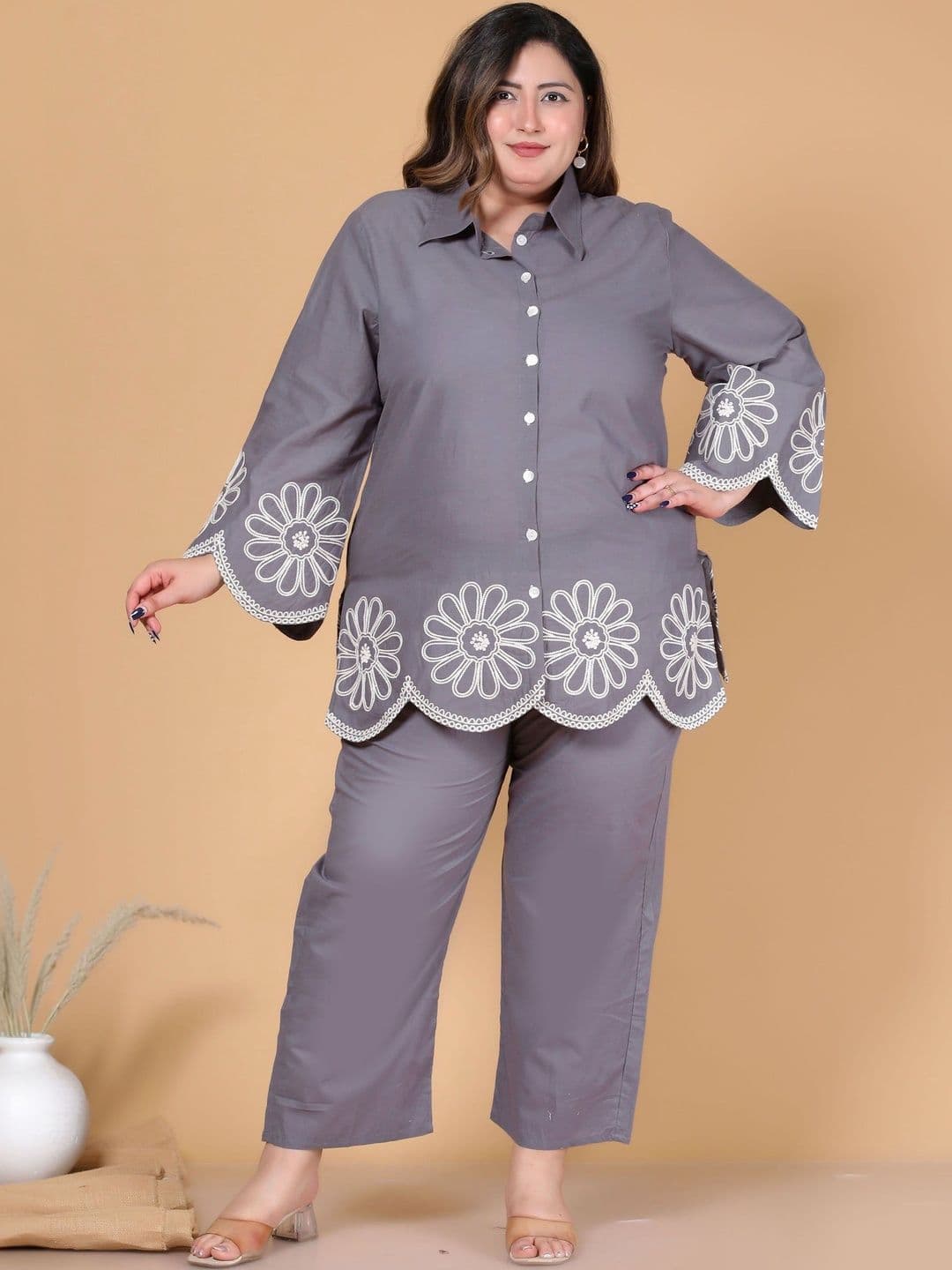 SHRIZA Women Ethnic Motifs Embroidered Regular Thread Work Pure Cotton Kurti with Trousers - view 1