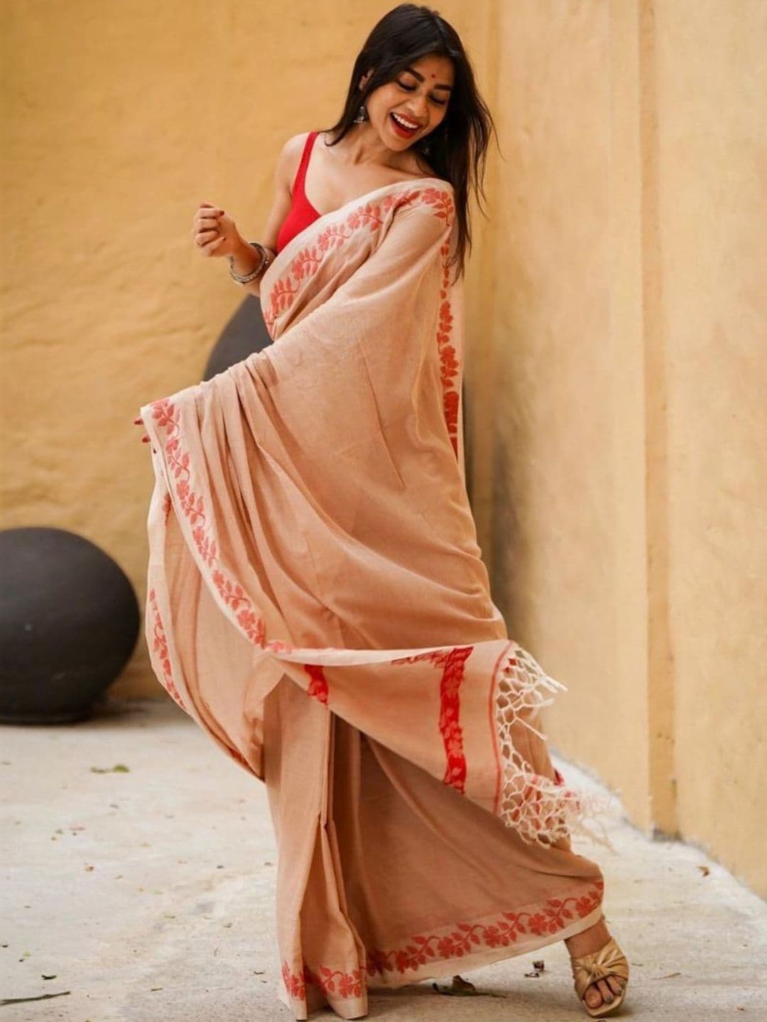 MISS WEARS Floral Pure Cotton Handloom Saree - view 1