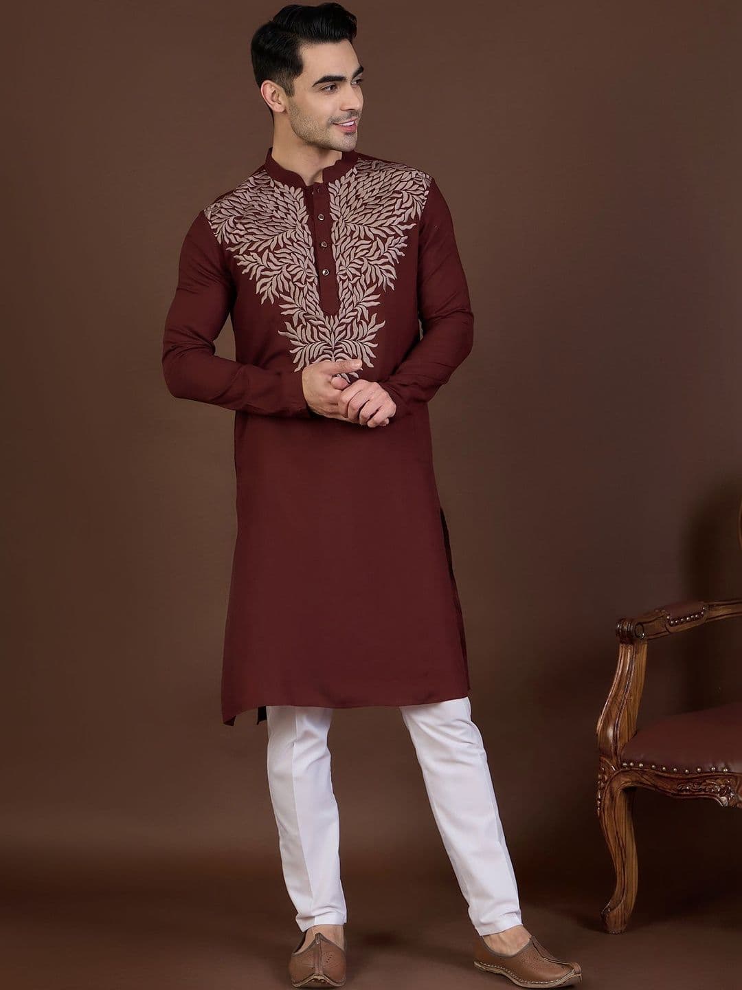 House of Pataudi Embroidered Mandarin Collar Knee Length Straight Kurtas - view 1