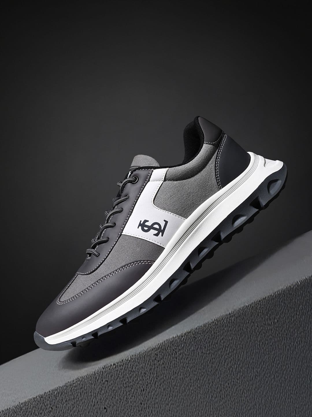 LOUIS STITCH Men's Urban Ash Casual Sneakers with Elastic Laces - view 1