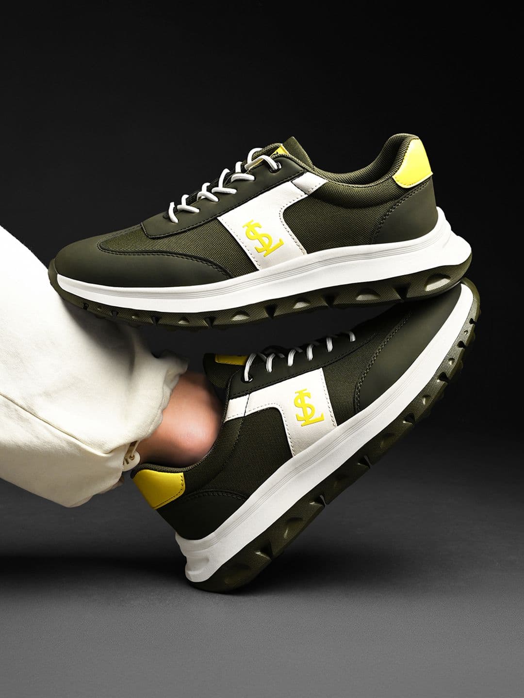 LOUIS STITCH Men's Solar Yellow Casual Sneakers with Elastic Laces - view 1