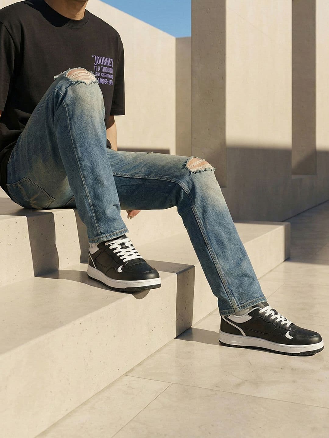 The Roadster Lifestyle Co. Men Relaxed Fit High-Rise Slash Knee Light Fade Jeans - view 1