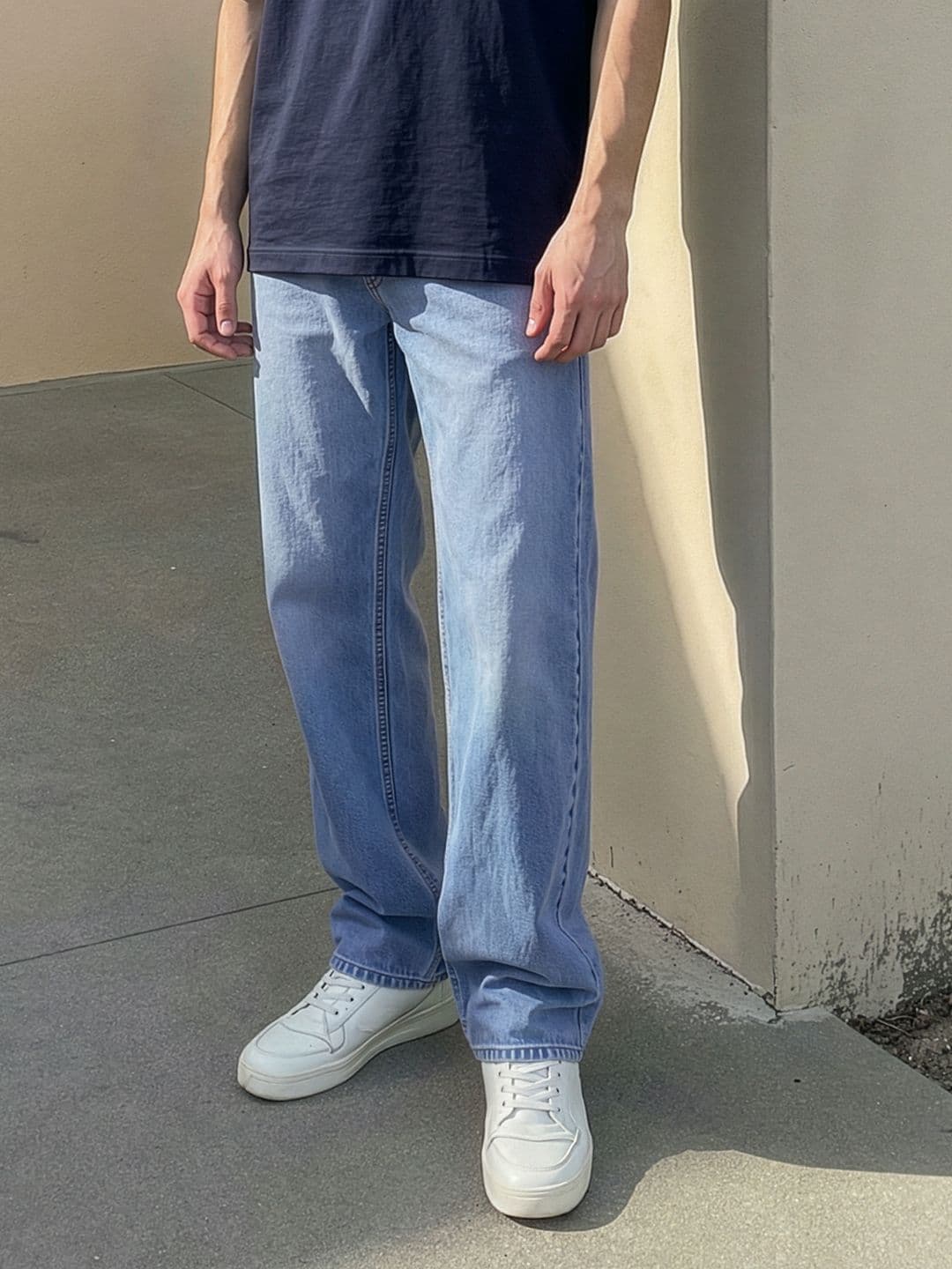 The Roadster Life Co. Men Relaxed Fit Mid-Rise Stretchable Jeans - view 1
