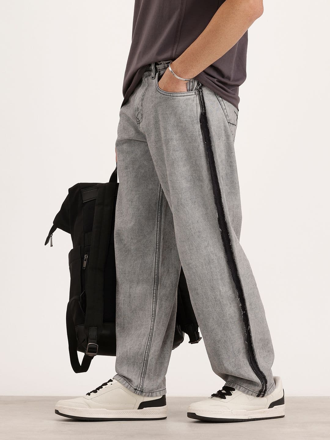 WROGN Men Loose Relaxed Fit Mid-Rise Heavy Fade Cotton Jeans