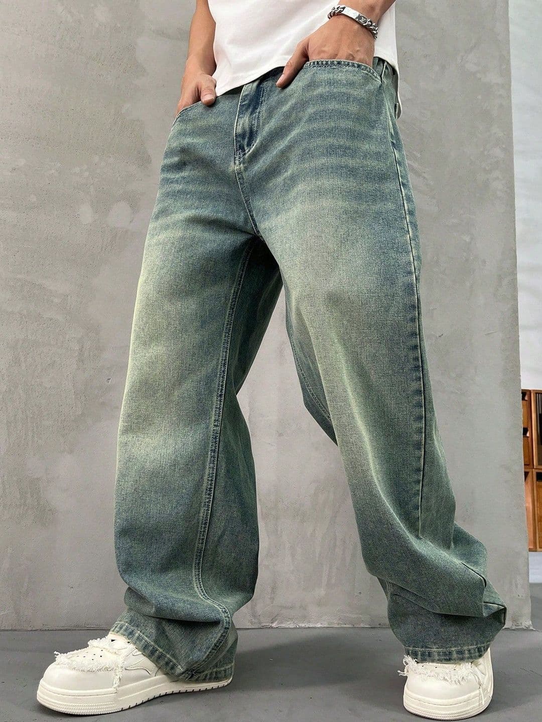 Off Duty India Men Mid-Rise Slash Knee Heavy Fade Jeans - view 1