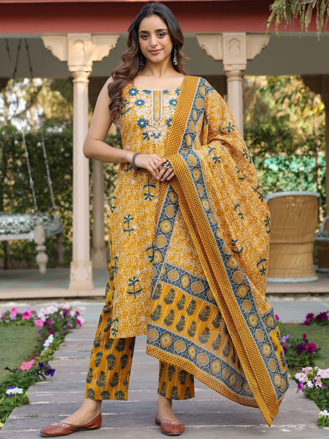 Rain & Rainbow Women Ethnic Motifs Thread Work Pure Cotton Kurta with Trousers & Dupatta - view 1