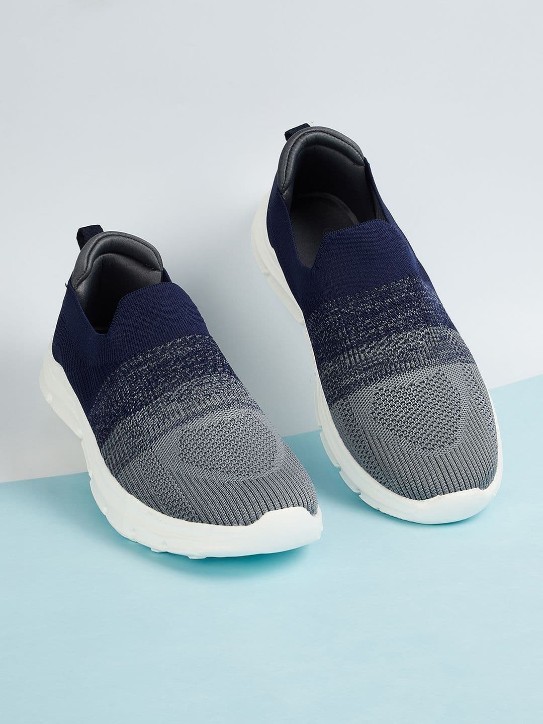max Men Walking Shoes - view 1