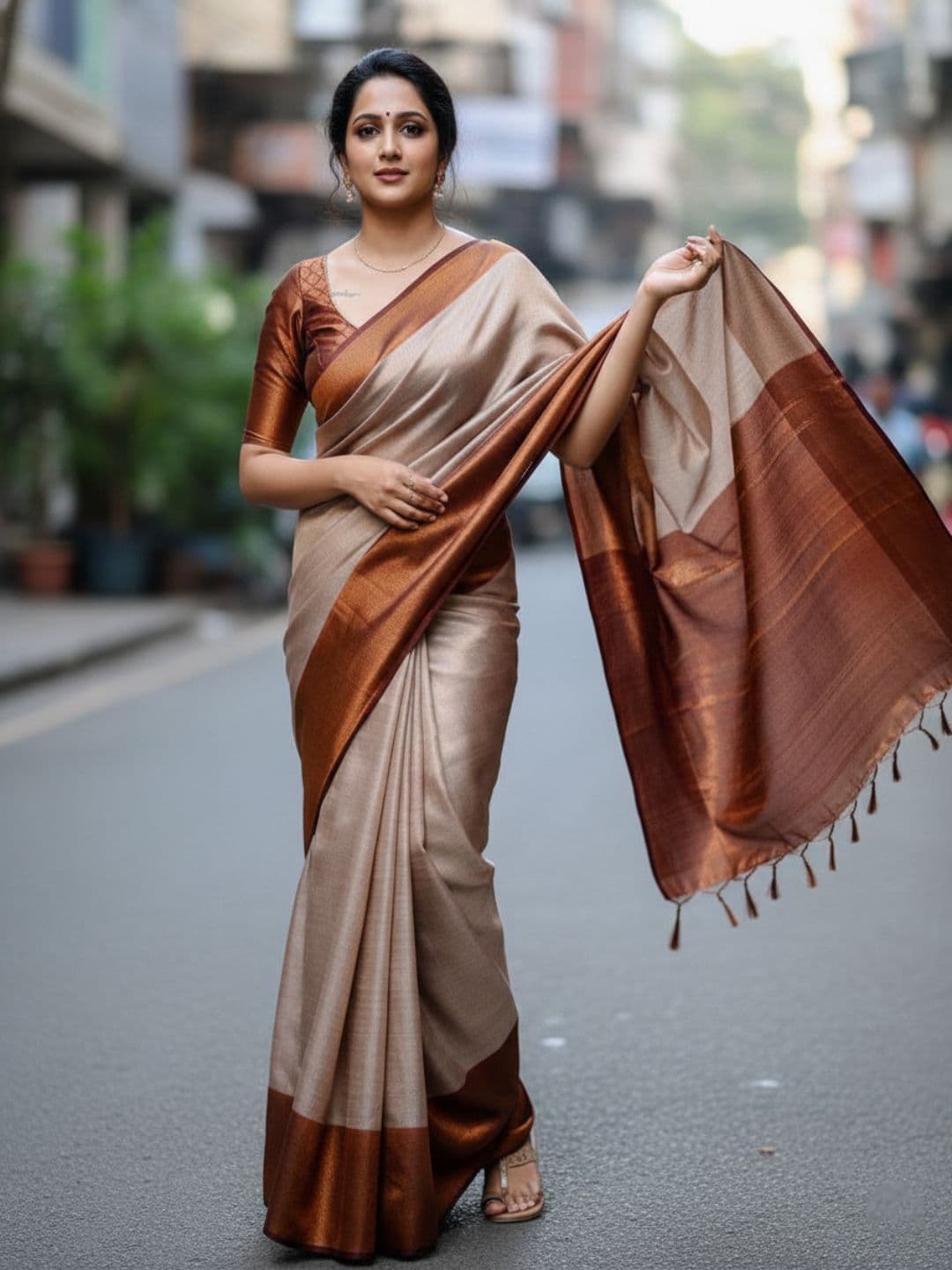 Urban Pallu Woven Design Zari Silk Blend Handloom fwd Saree - view 1