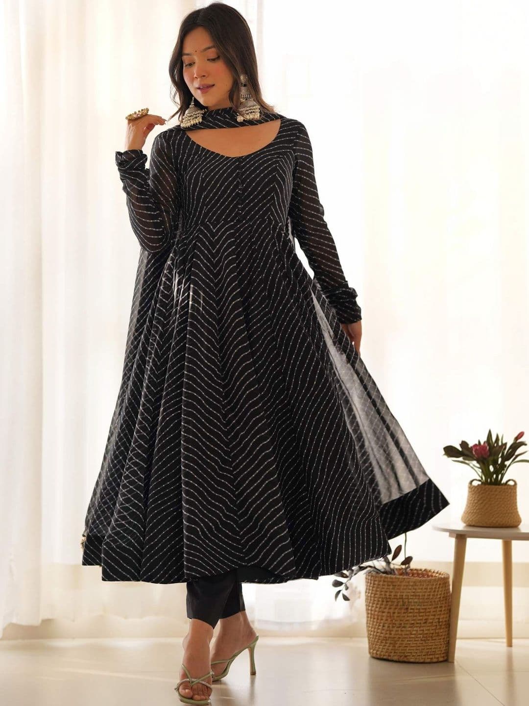 VEXORANTY Women Leheriya Dyed Regular Kurta with Trousers & With Dupatta - view 1