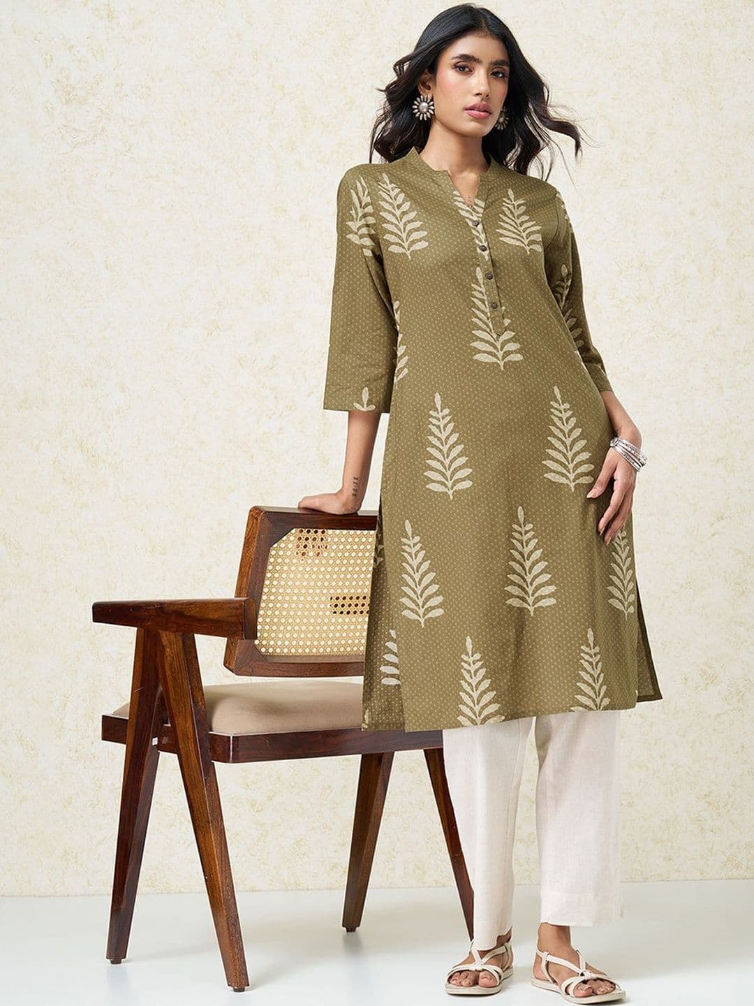 RANGMANCH BY PANTALOONS Women Geometric Printed Flared Sleeves Gotta Patti Kurta - view 1