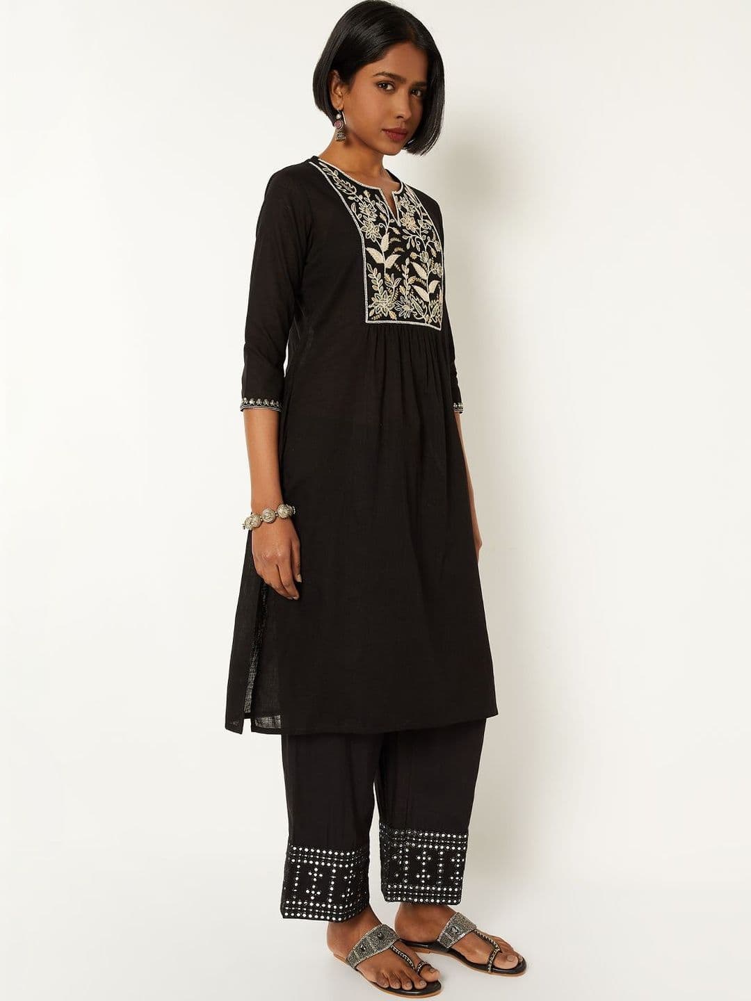 max Women Yoke Design Keyhole Neck Thread Work Kurta - view 1