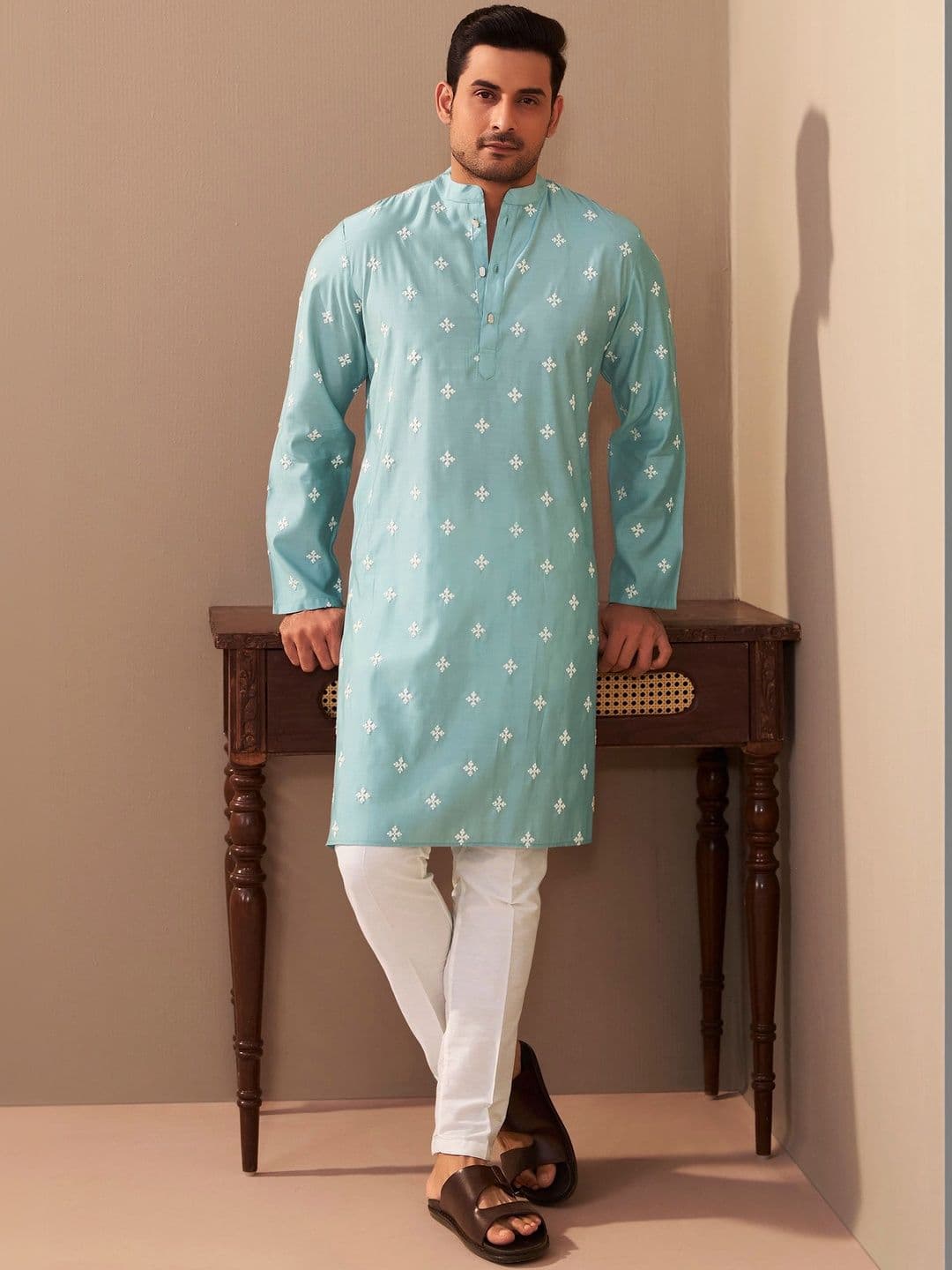 House of Pataudi Embroidered Mandarin Collar Knee Length Straight Kurta - view 1