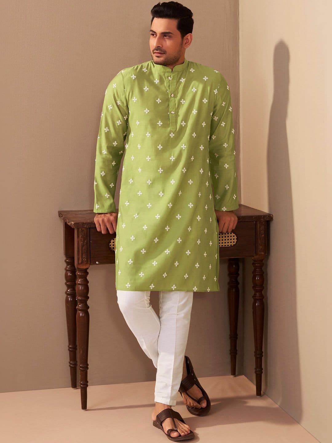 House of Pataudi Embroidered Mandarin Collar Knee Length Straight Kurta - view 1