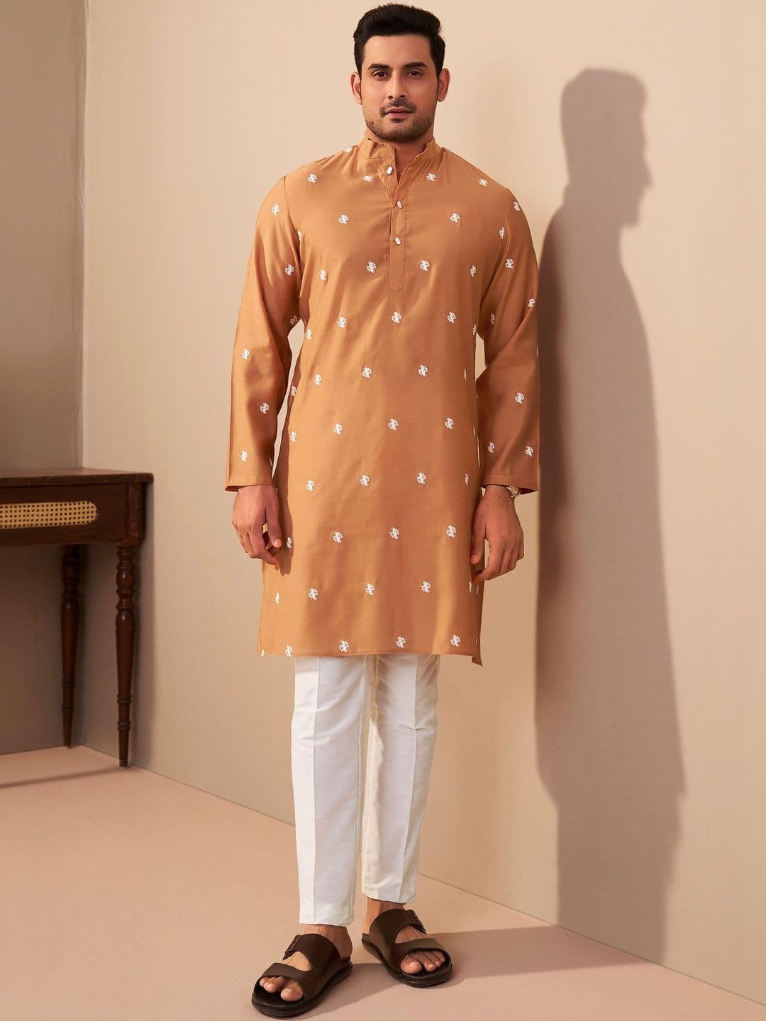 House of Pataudi Embroidered Mandarin Collar Knee Length Straight Kurta - view 1