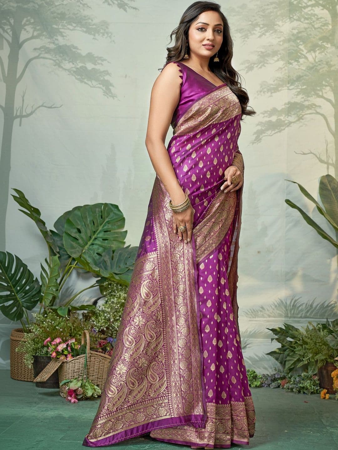 SZN Woven Design Zari Silk Blend Heavy Work Banarasi Saree - view 1