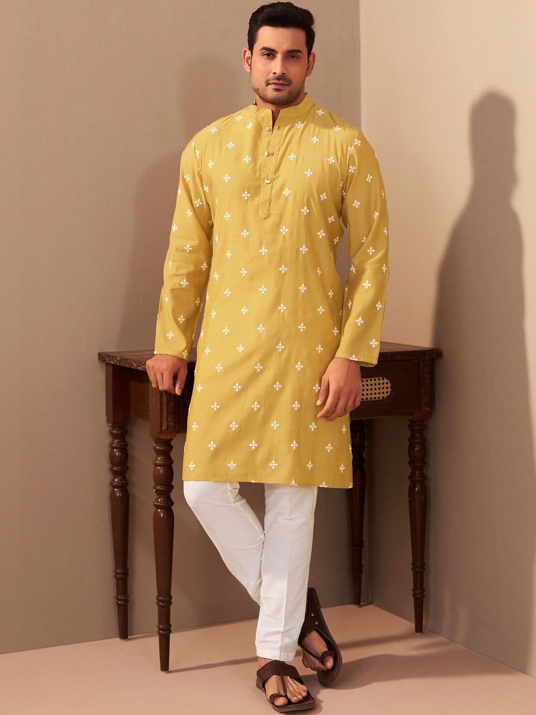 House of Pataudi Embroidered Mandarin Collar Knee Length Straight Kurta - view 1
