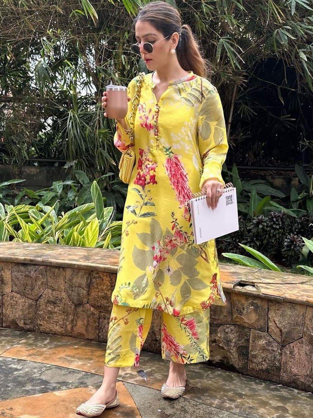 RR SA KURTIS Women Floral Printed Regular Pure Cotton Kurta with Trousers - view 1