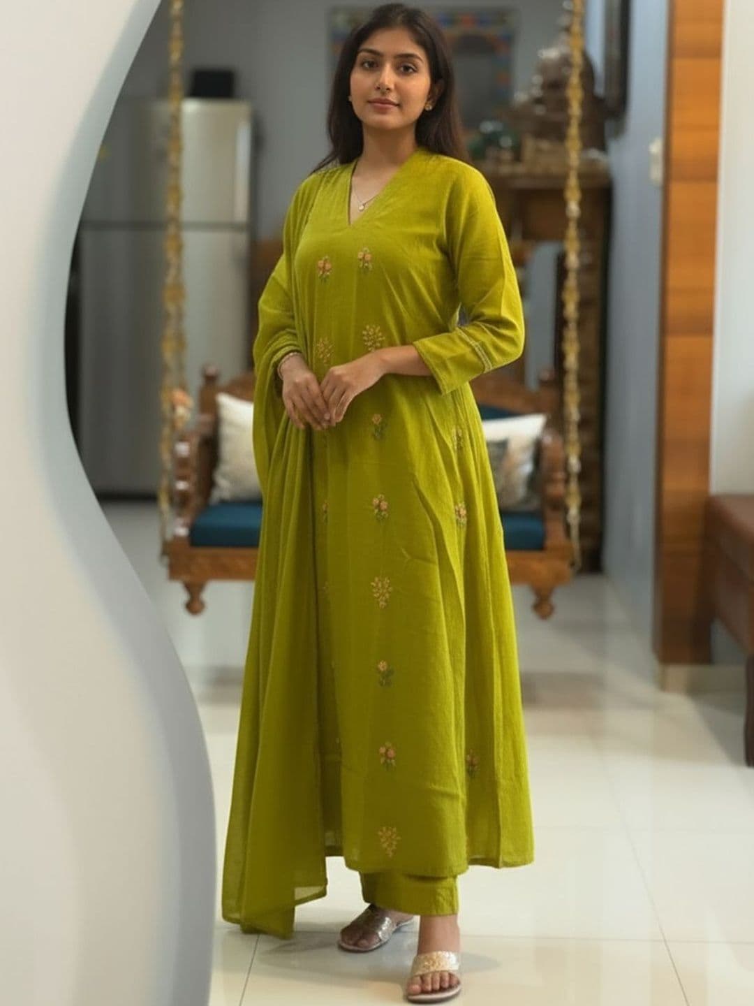 Aaghnya Women Floral Embroidered Empire Thread Work Kurta with Trousers & With Dupatta - view 1