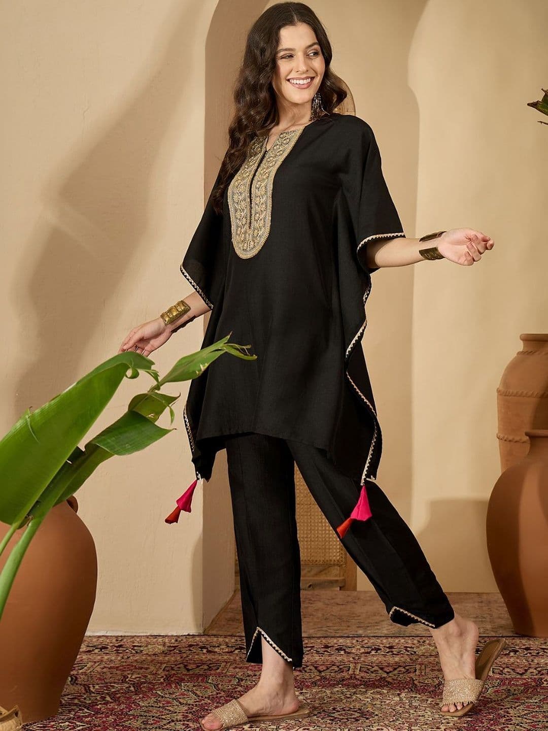 Youthnic Women Ethnic Motifs Embroidered Regular Kurta with Trousers - view 1