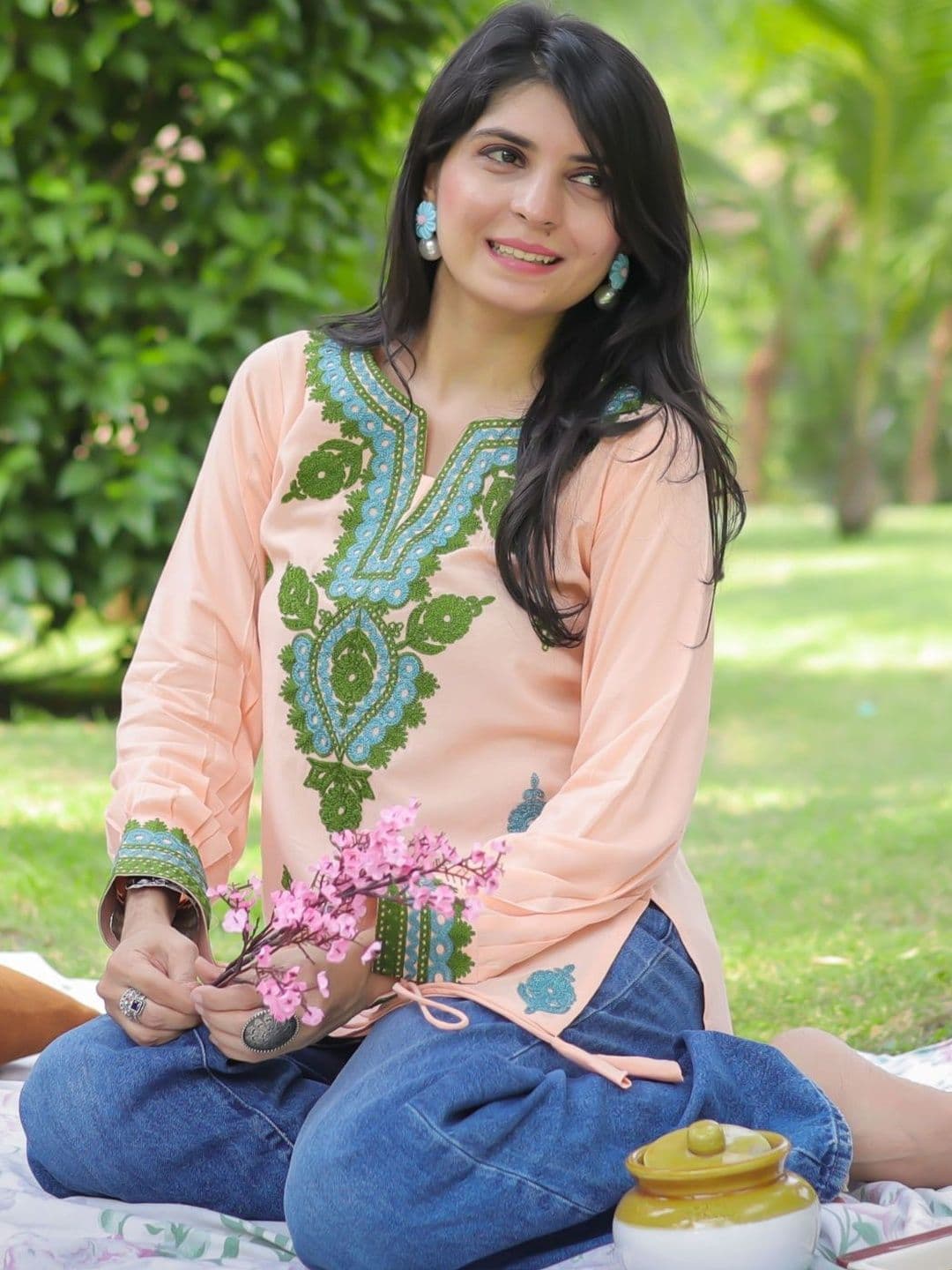Youthnic Ethnic Motifs Embroidered V-Neck Thread Work Thread Work Kurti - view 1