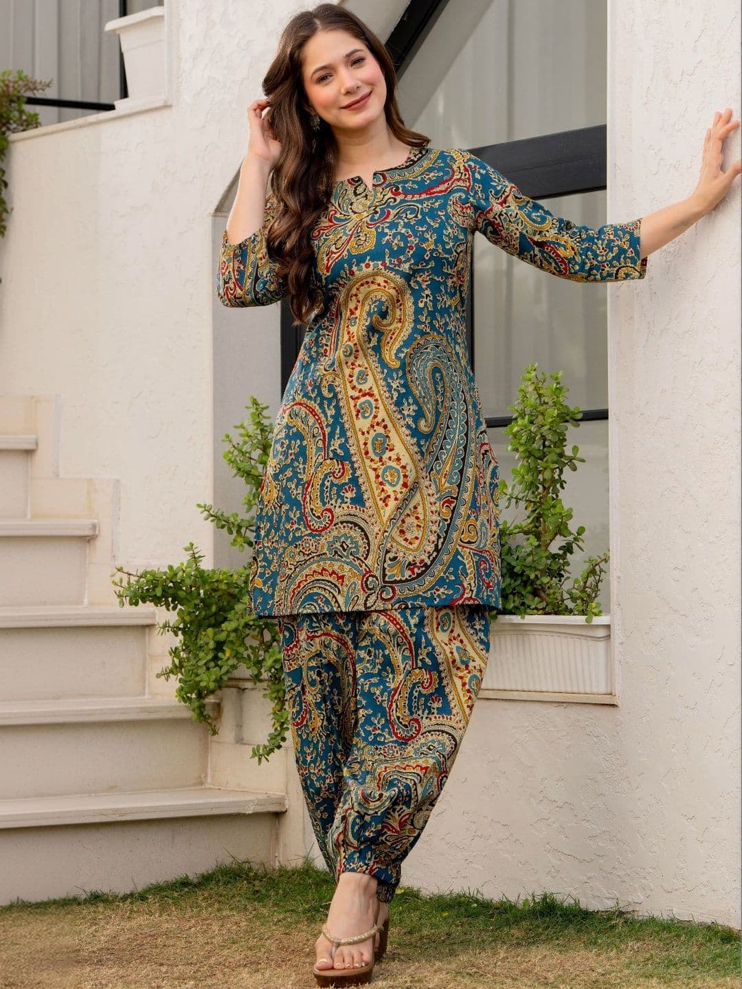 Amayra Women Paisley Printed Regular Pure Cotton Kurti with Harem Pants - view 1