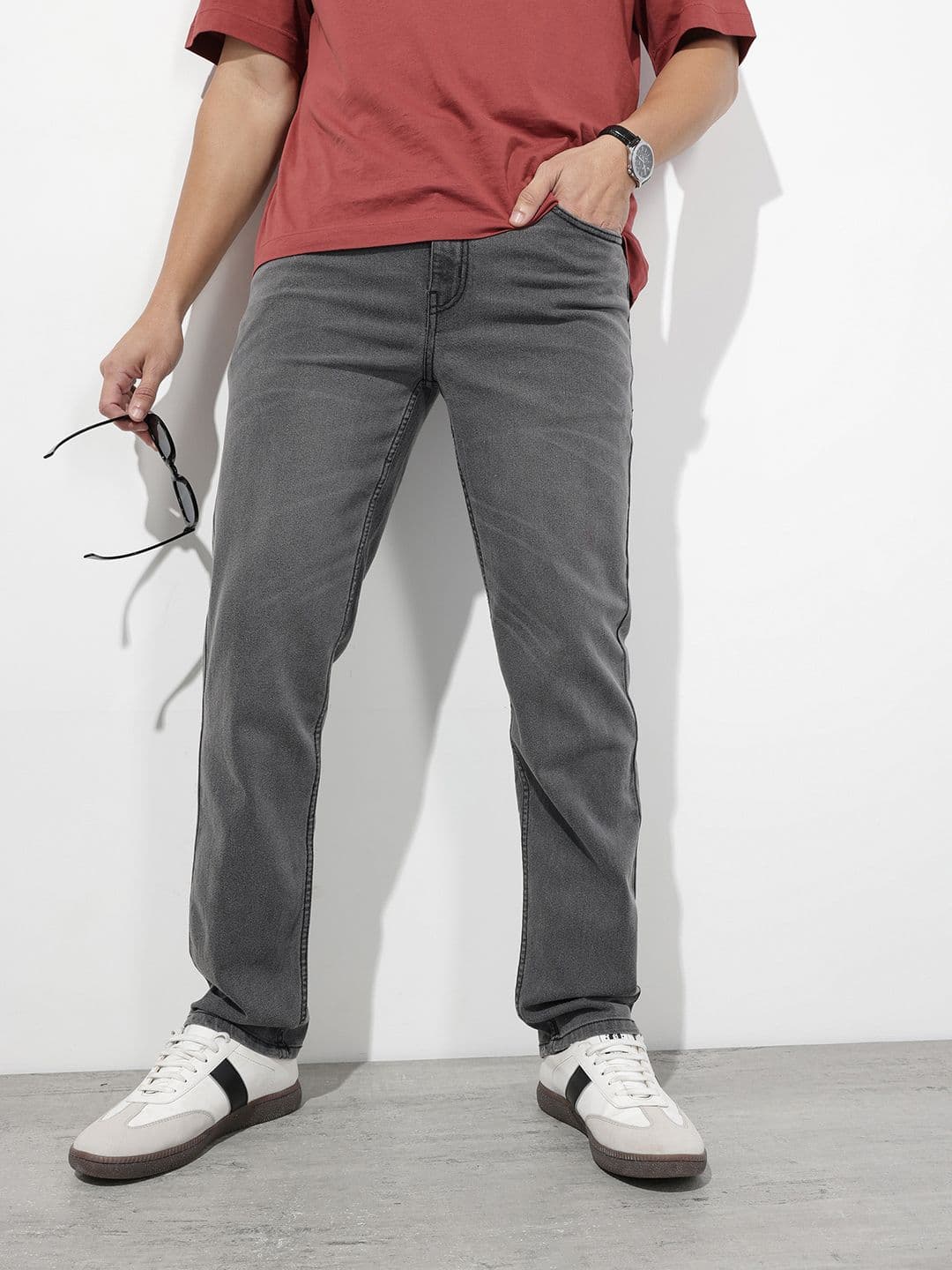 The Roadster Life Co. Men Relaxed Fit Mid-Rise Light Fade Stretchable Jeans