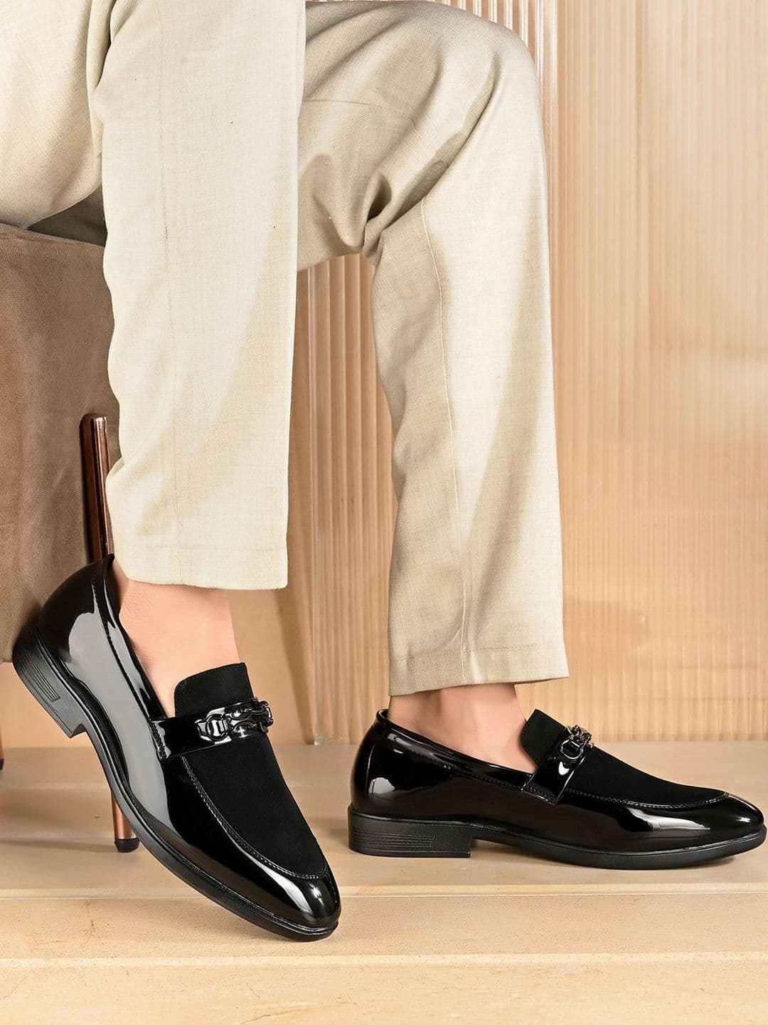 HERE&NOW Men Textured Round-Toe Formal Loafers - view 1