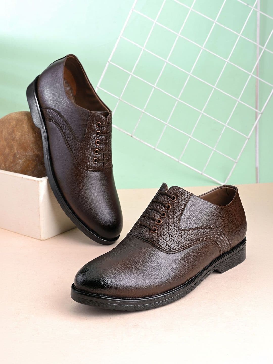 INVICTUS Men Round-Toe Formal Oxfords - view 1
