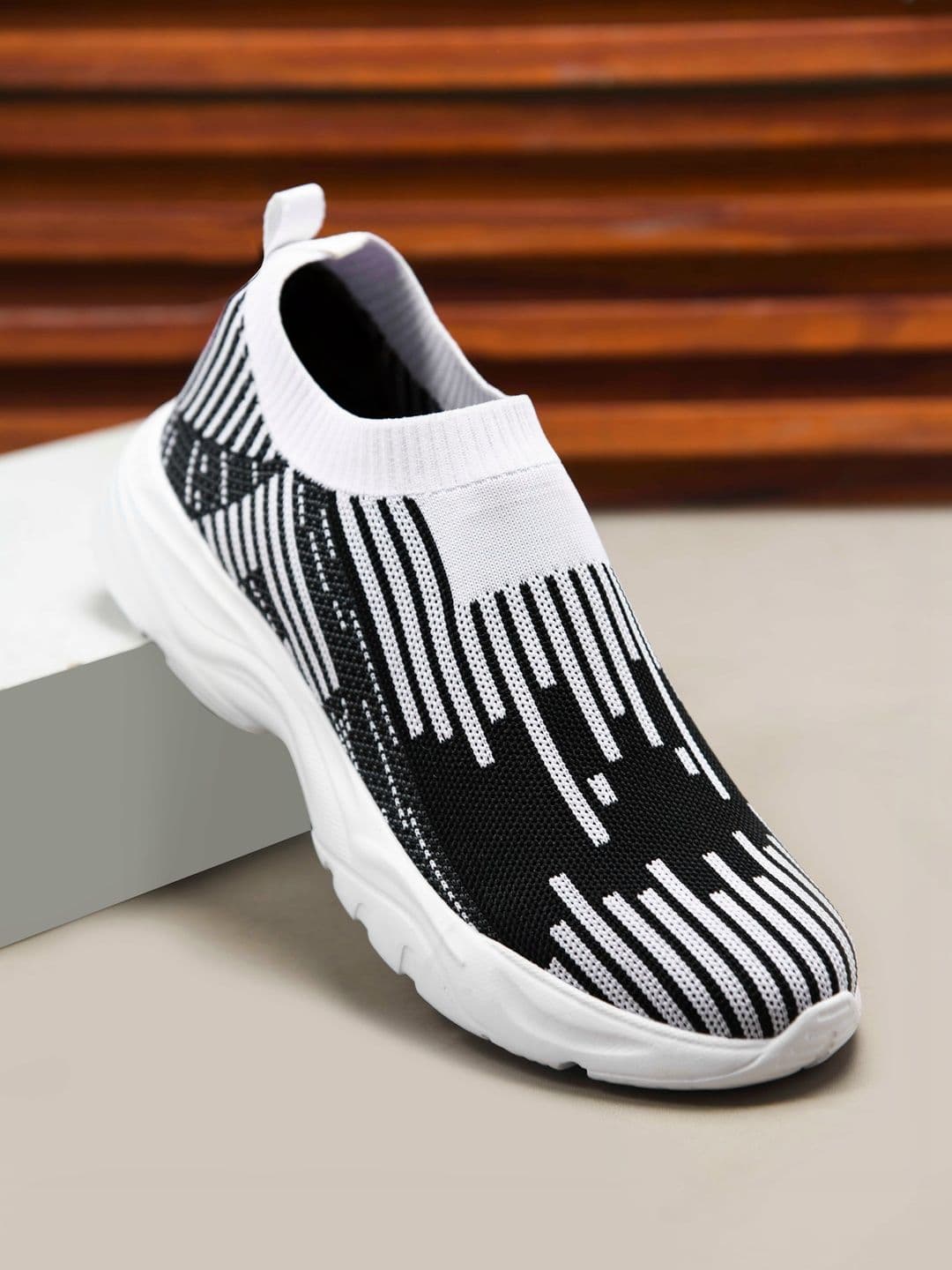 RGY Men Mesh Walking Non-Marking Shoes - view 1