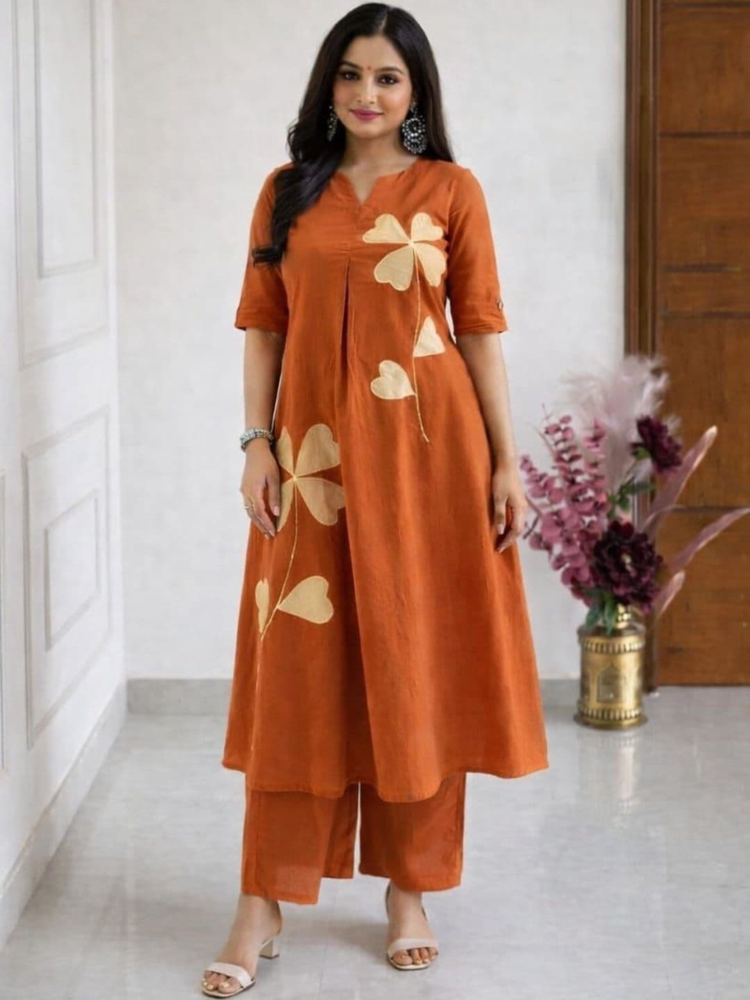 Vogue by Avantika Women Floral Printed Empire Pure Cotton Kurta with Trousers - view 1