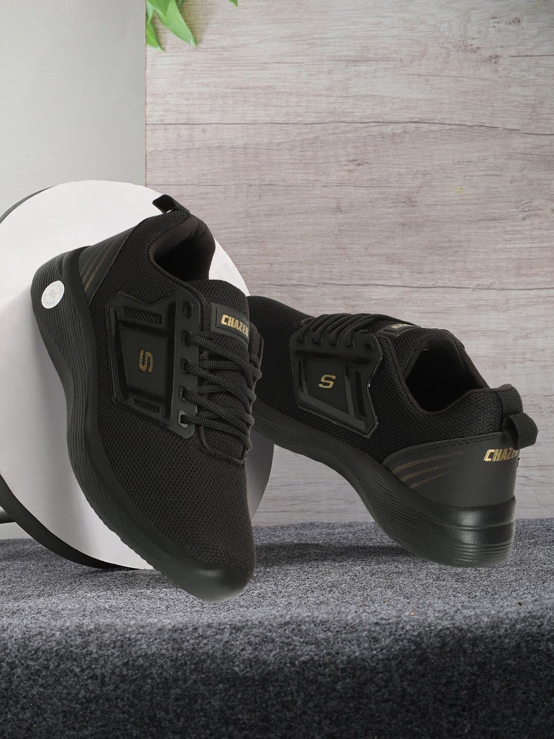 Chazer Men Running Non-Marking Shoes - view 1