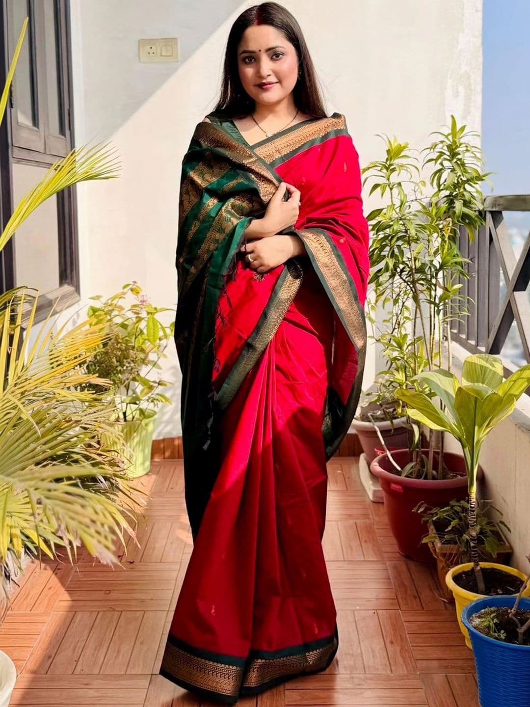 Urban Pallu Woven Design Zari Silk Blend Handloom fwd Saree - view 1