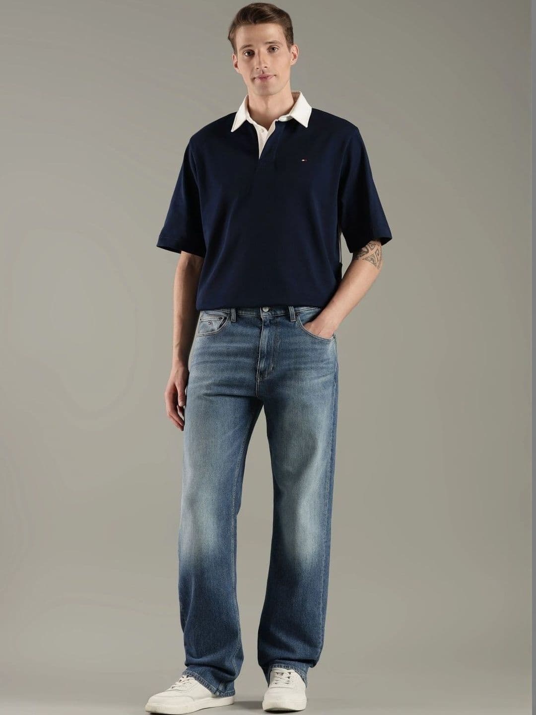 Tommy Hilfiger Men Regular Fit Mid-Rise Light Fade Jeans - view 1