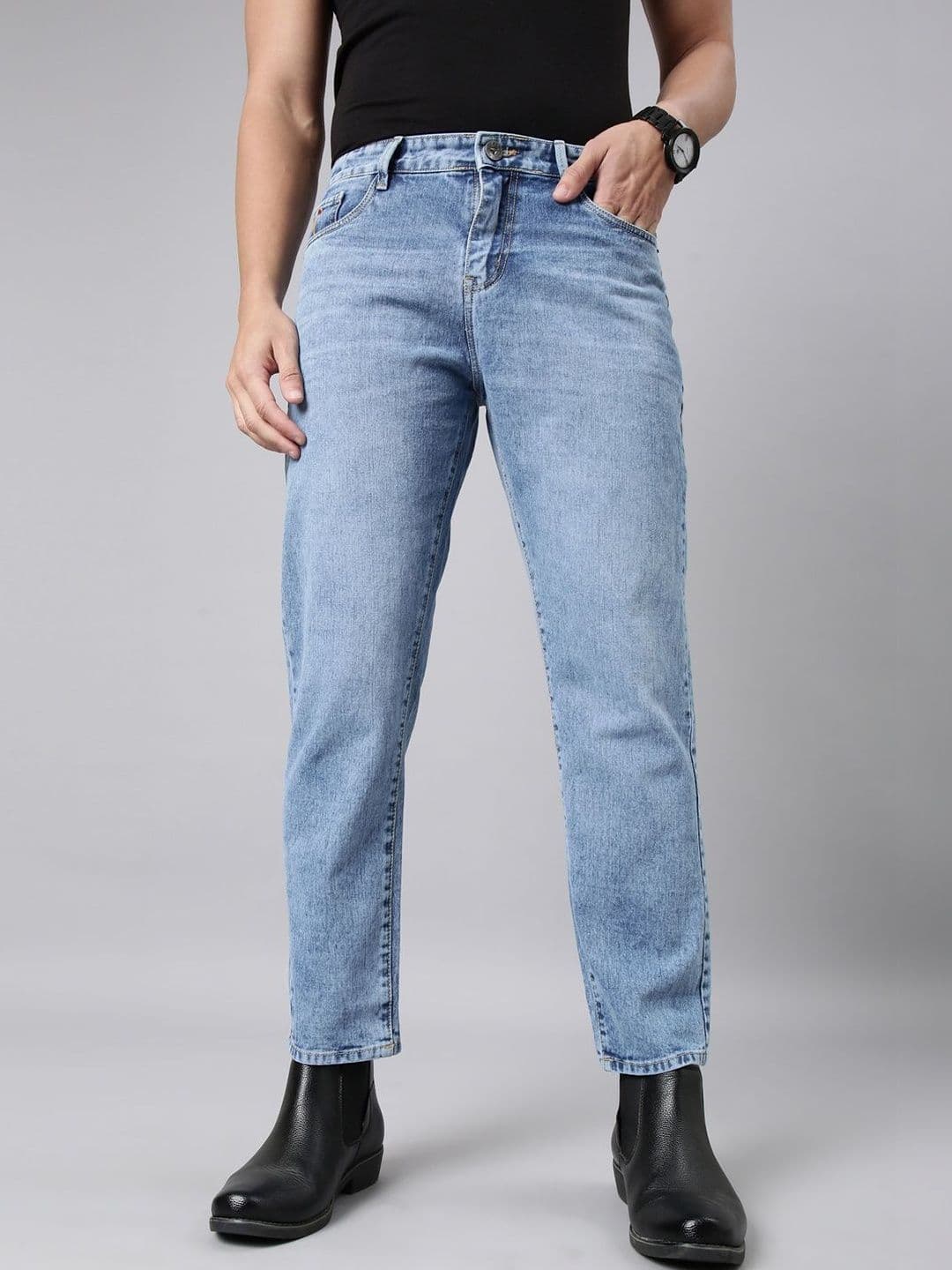 CINOCCI Men Relaxed Fit Mid-Rise Light Fade Stretchable Jeans - view 1