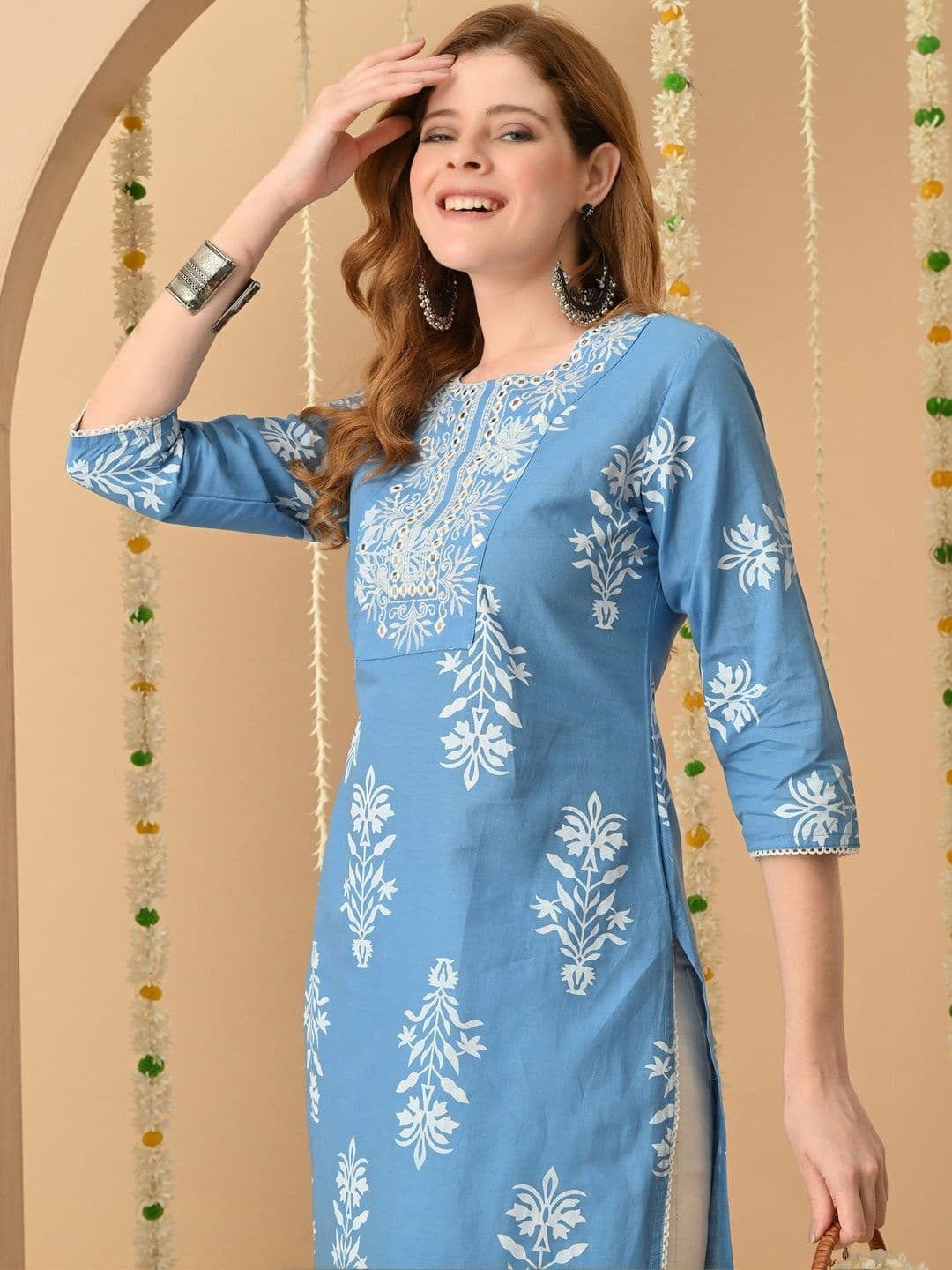 KJTRENDS Women Floral Printed Thread Work Floral Kurta - view 1