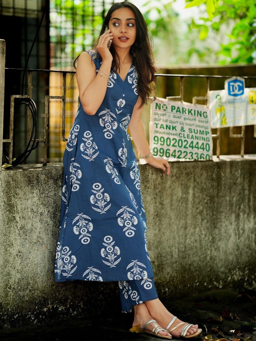 Light Daisy Women Ethnic Motifs Printed Regular Kurta with Trousers - view 1