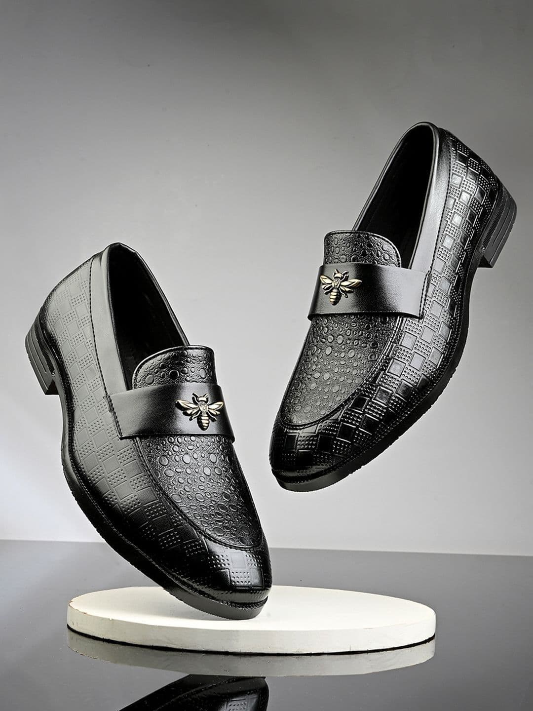 HERE&NOW Men Textured Round Toe Slip-On Loafers Formal Shoes - view 1
