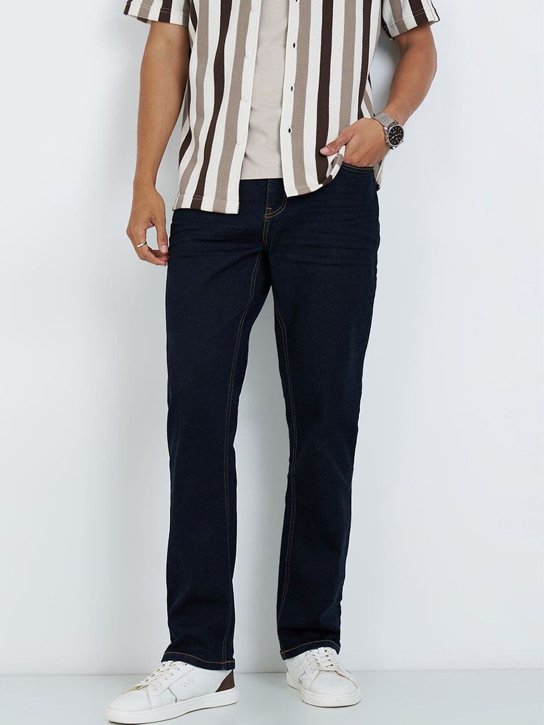 Peregrine by Pantaloons Men Relaxed Fit Mid-Rise Jeans - view 1
