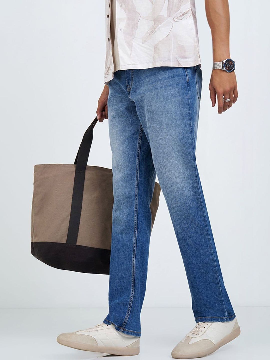 Peregrine by Pantaloons Men Relaxed Fit Mid-Rise Light Fade Jeans - view 1