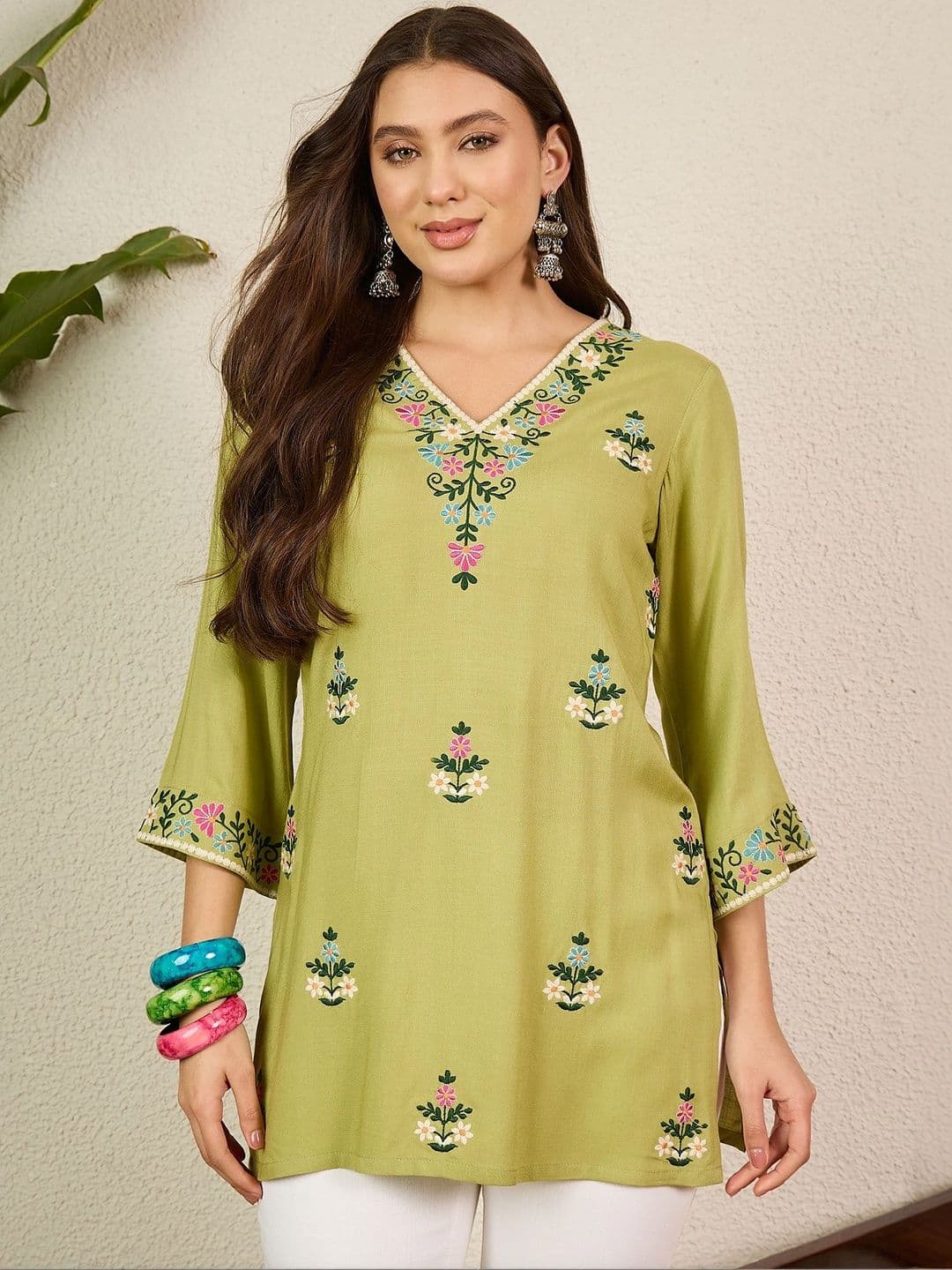 Anouk Floral Embroidered V-Neck Thread Work Liva Thread Work Kurti - view 1
