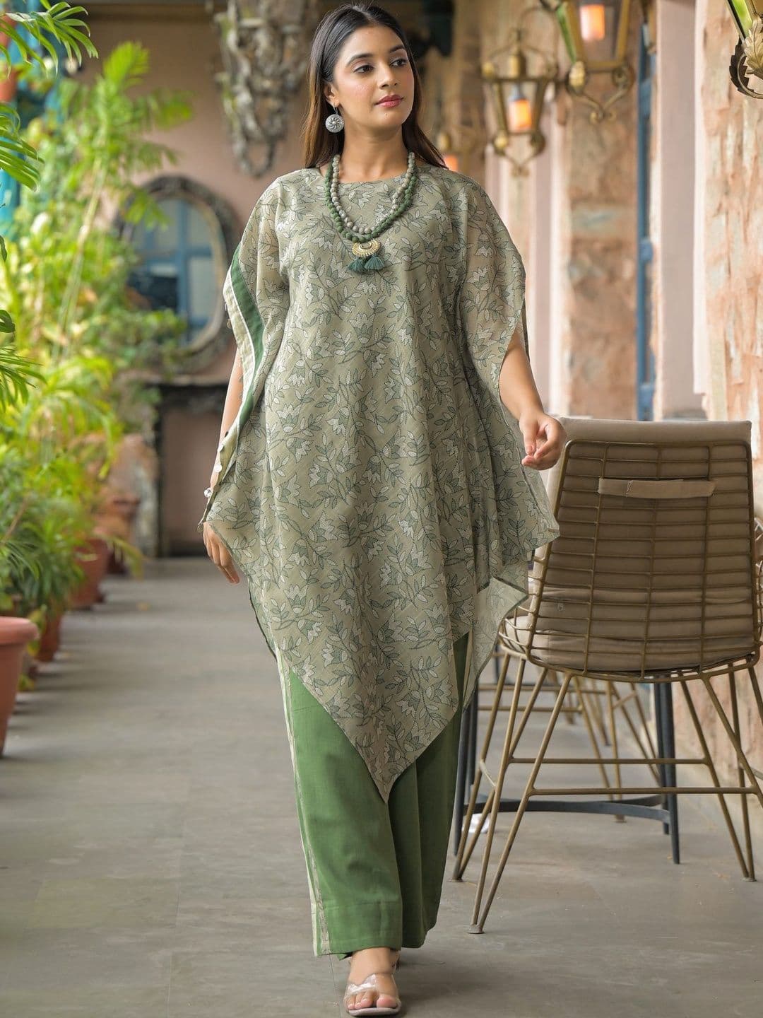 Aavanya Women Floral Printed Regular Pure Cotton Kurta with Trousers - view 1