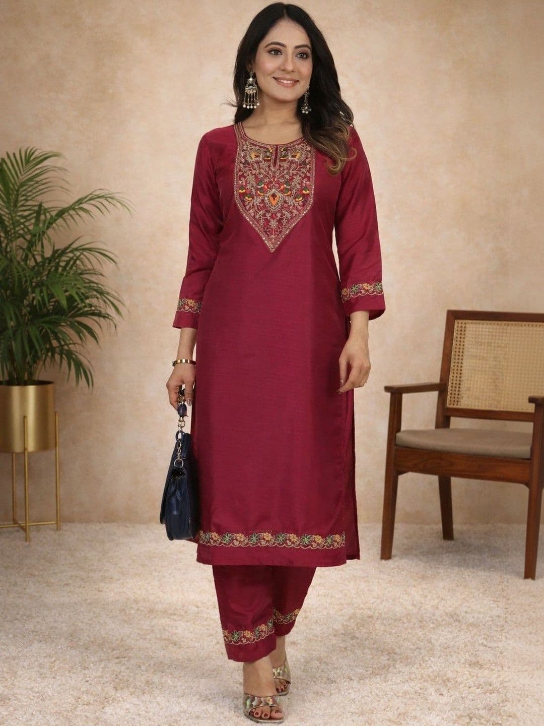 Klotden Women Ethnic Motifs Embroidered Regular Thread Work Kurta with Trousers - view 1