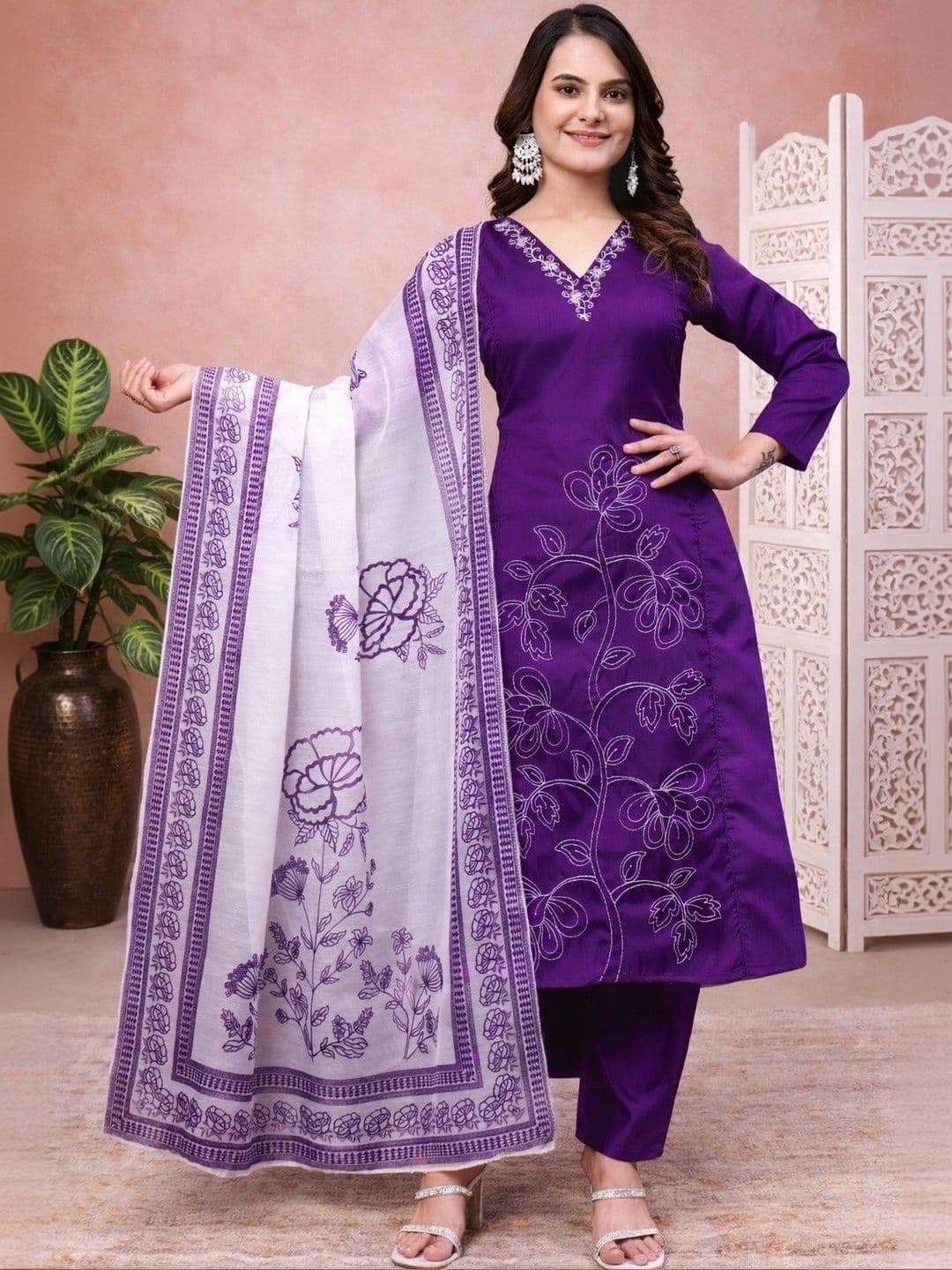 Klotden Women Floral Embroidered Regular Thread Work Kurta with Trousers & With Dupatta - view 1