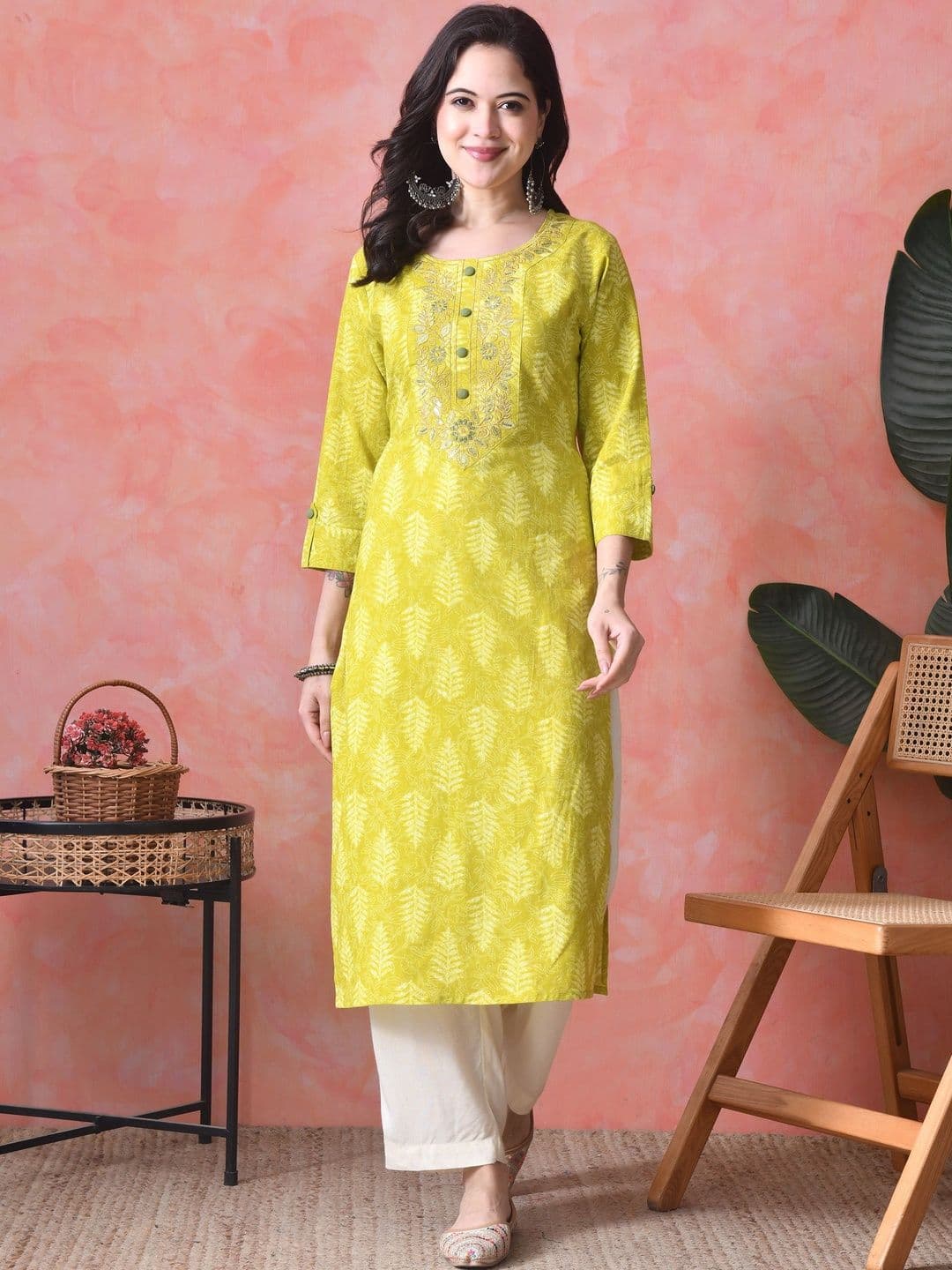 Vaimiya Women Floral Embroidered Thread Work Floral Kurta - view 1