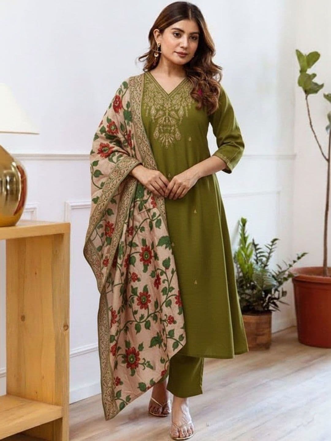 Keitra Women Floral Embroidered Regular Thread Work Pure Silk Kurta with Trousers & With Dupatta - view 1