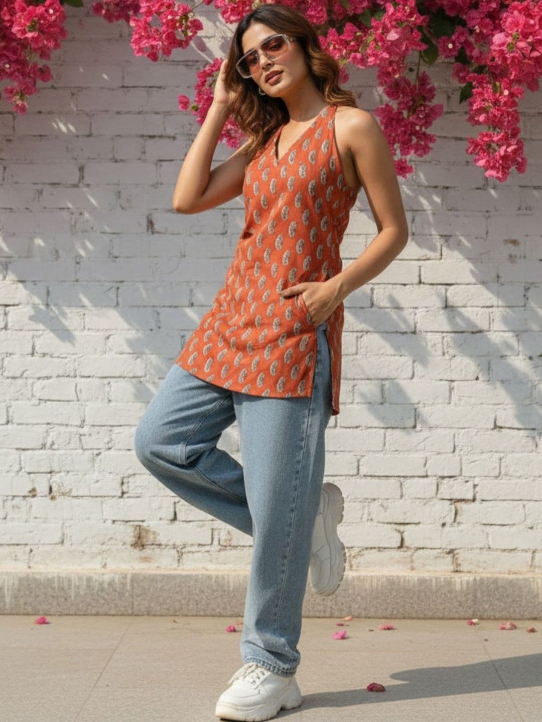 Varanga Women Floral Printed Summer Sheers Kurta - view 1