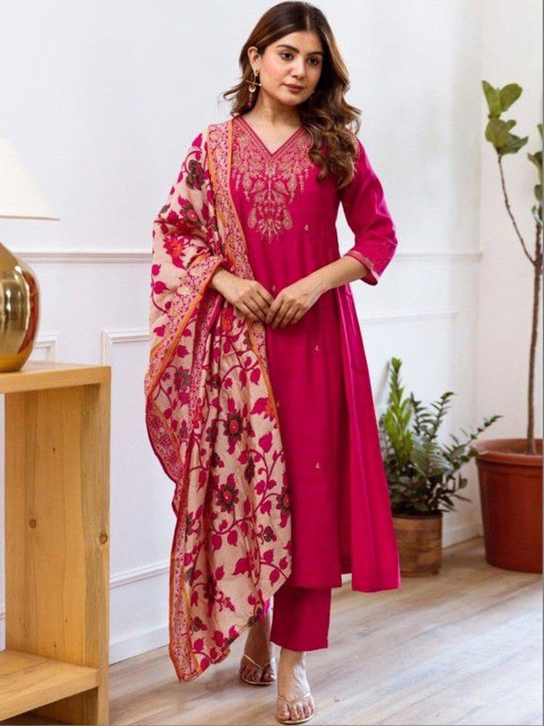 Keitra Women Floral Embroidered Regular Thread Work Silk Blend Kurta with Trousers - view 1
