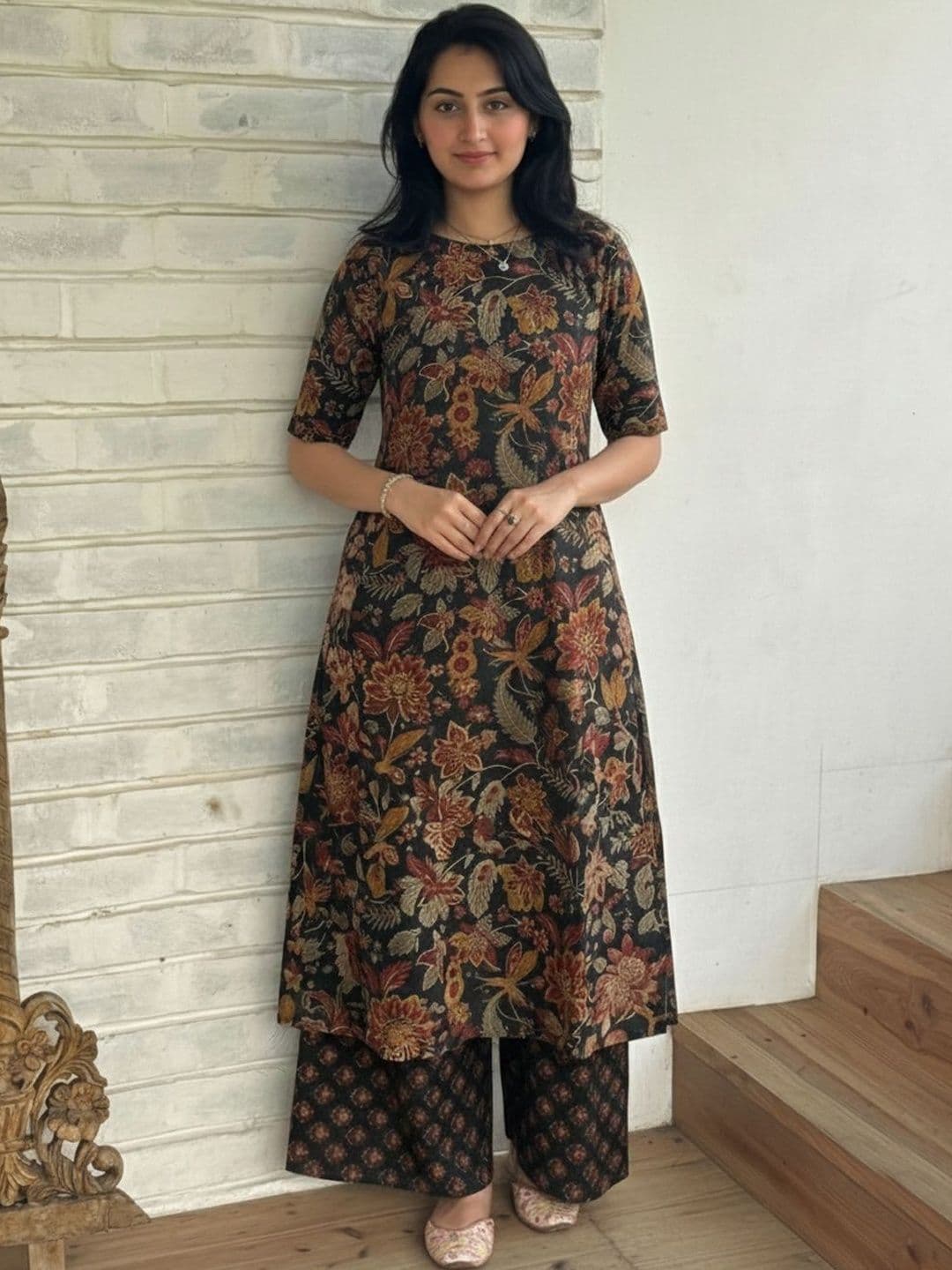 Aaghnya Women Floral Printed Regular Kurta with Palazzos - view 1
